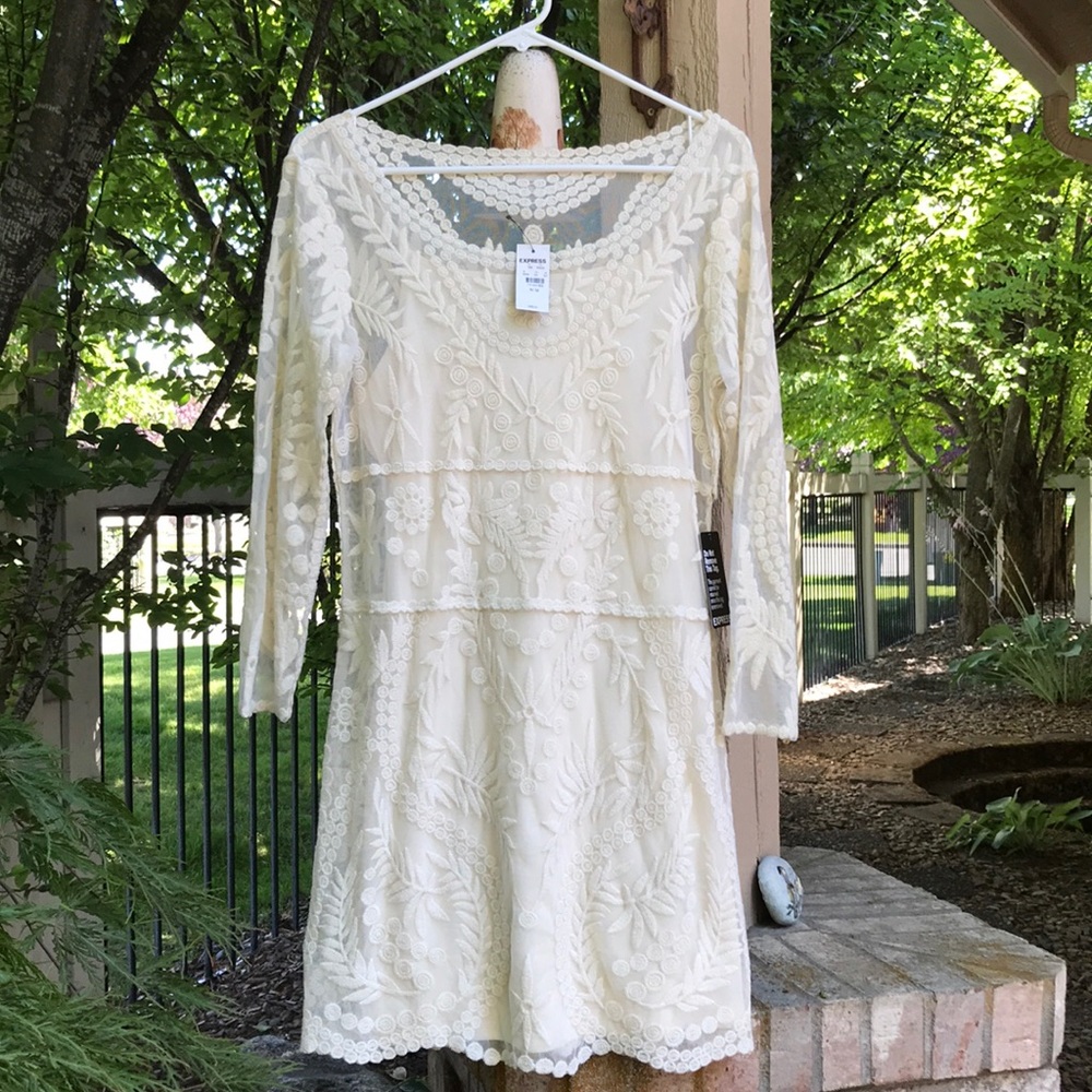 BNWT EXPRESS CREAM LACEY DRESS MED!Beautiful piece